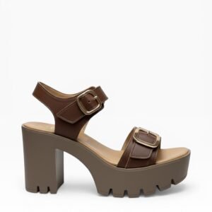 sandalia con plataforma con hebillas